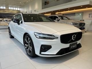 特別仕様車 V60 Ultimate B4 Dark Edition | ボルボ・カー 千葉中央